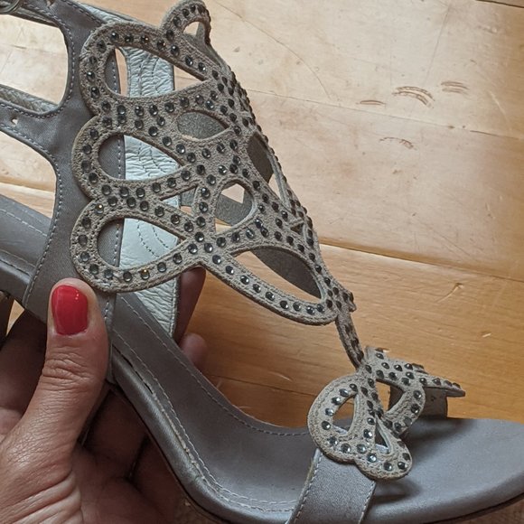 Beautiful Italian Leather Heels - Picture 2 of 6